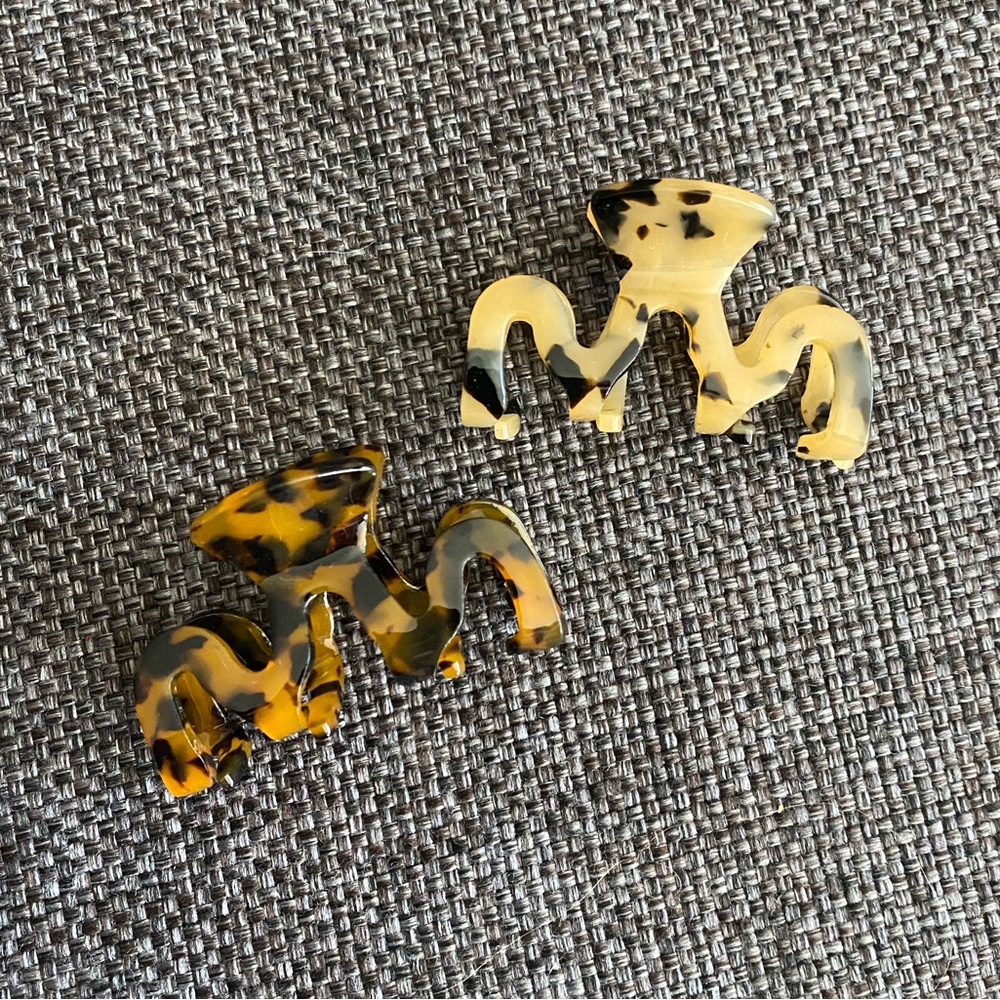 ⭐️ Set of 2 Small Leopard Acetate Claw Clips, EUC, Hair Accessories